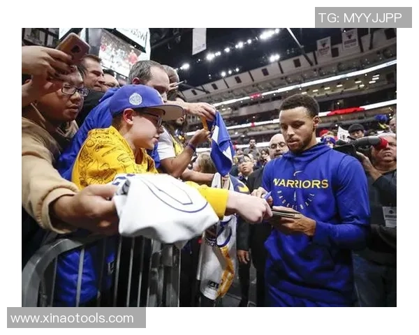 足球明星赠送定制球鞋感动小球迷 亲情与梦想的传递