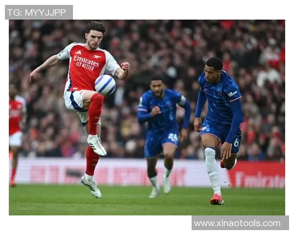 足球巨星同框合照展现巅峰对决魅力 汇聚世界顶级球员精彩瞬间